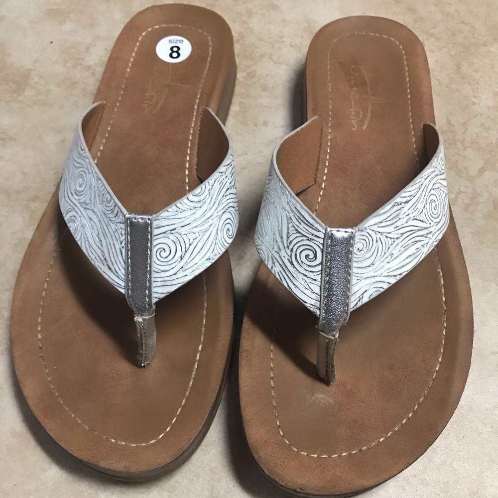 Blue Fin flip flops size 8